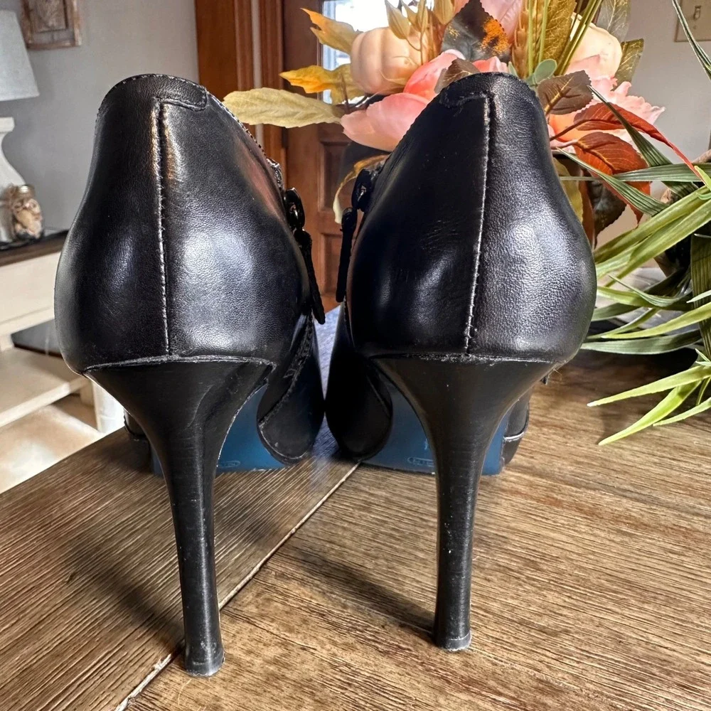 Maria Sharapova by Cole Haan‎ Black Leather Ankle Boots Buckle Stiletto Heels 7B